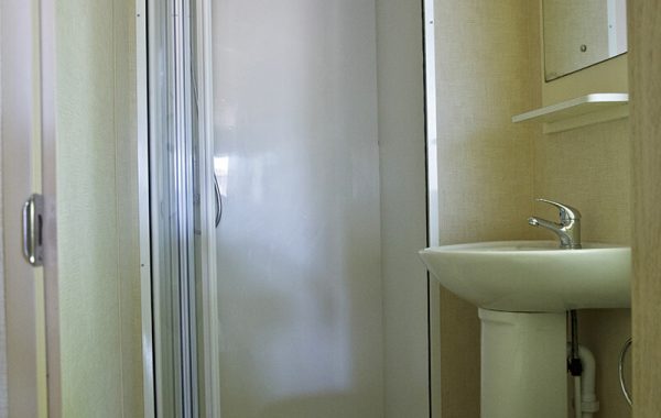 Domki letnie 5 osobowe z łazienką i kuchnią 13